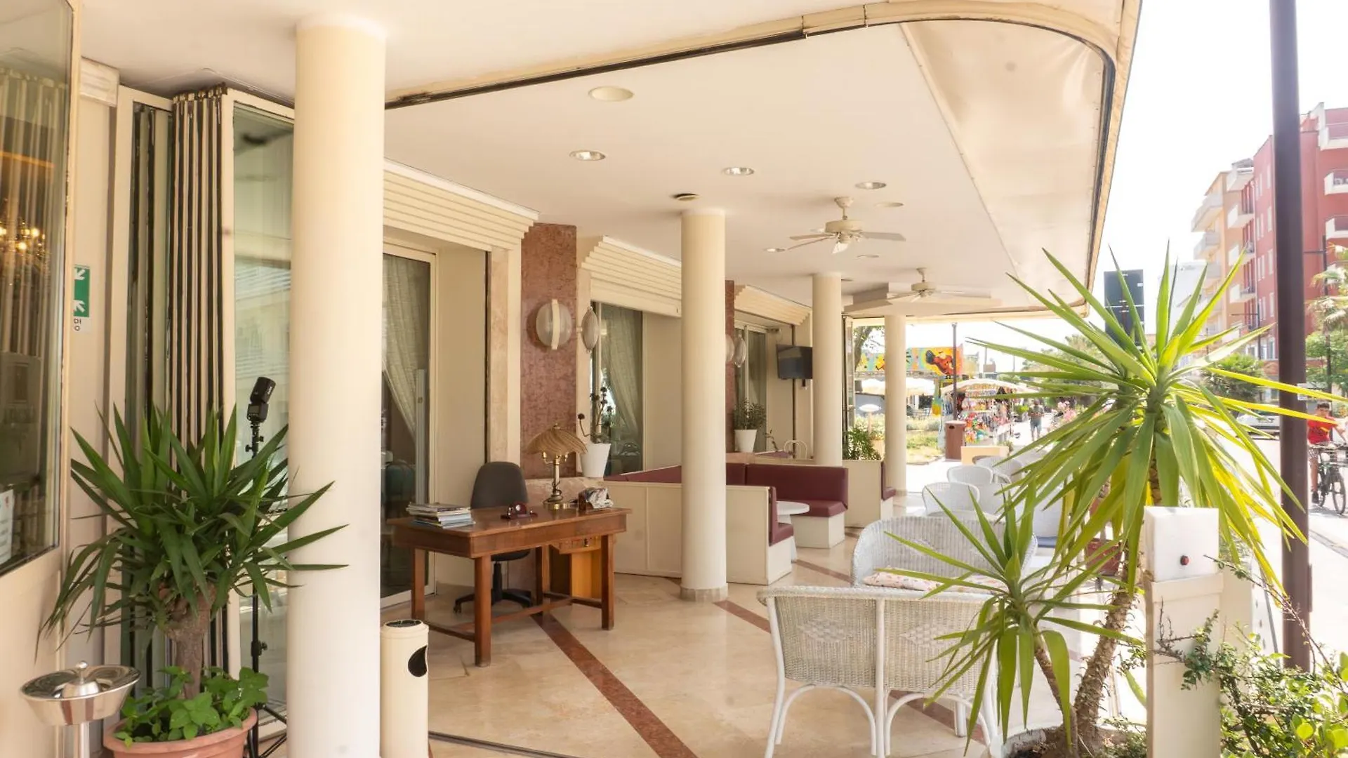 Hotel Adriatica Sul Mare 리미니