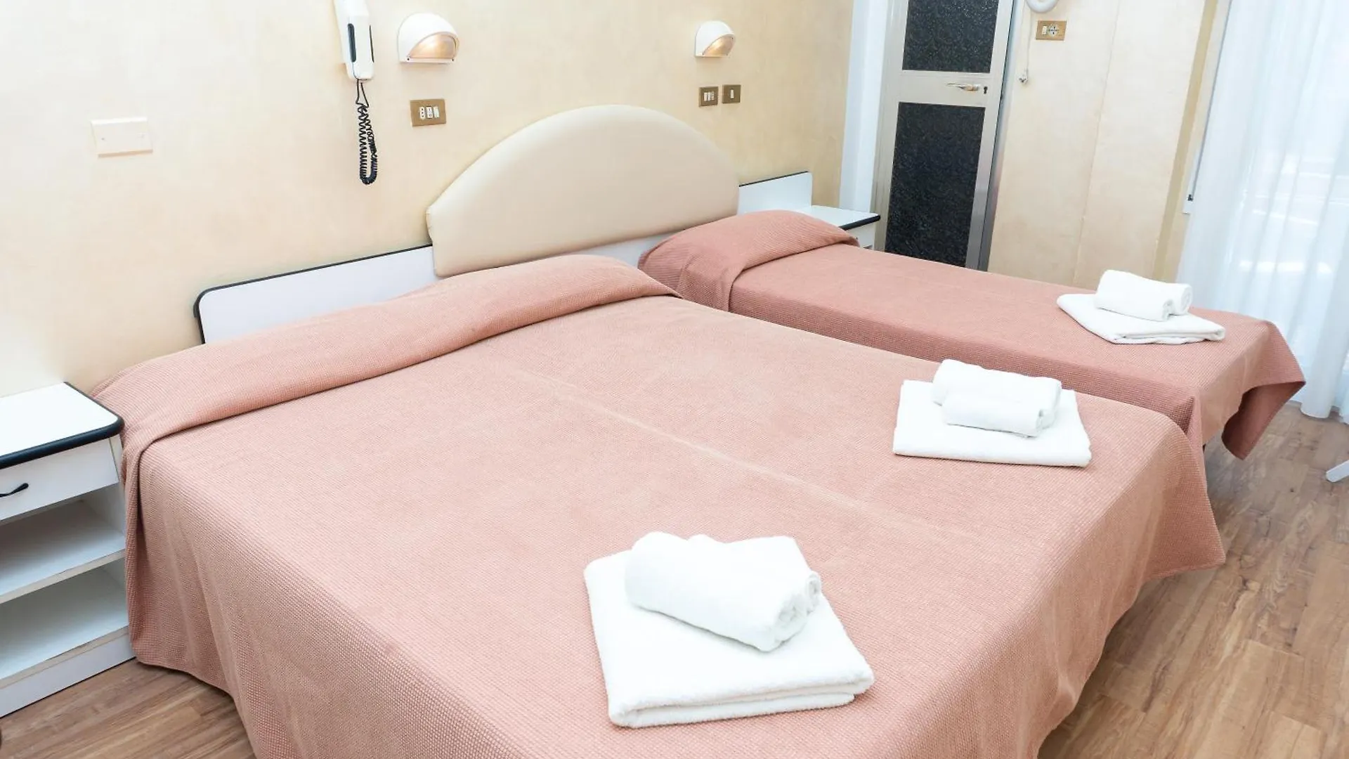 Hotel Adriatica Sul Mare Rimini 3*,  Olaszország